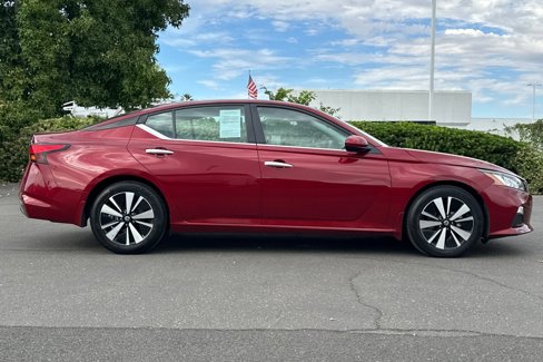 Certified 2021 Nissan Altima 2.5 SV w/ SV Premium Package image 3