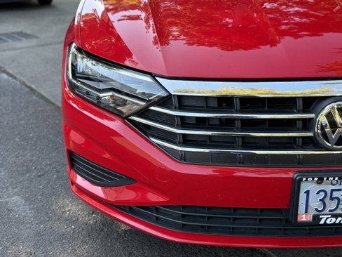Used 2019 Volkswagen Jetta SE image 2
