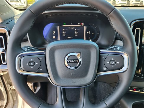 New 2025 Volvo XC40 B5 Core w/ Protection Package Premier image 33