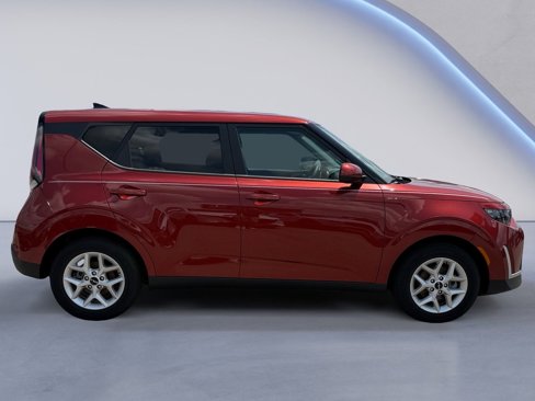 Used 2023 Kia Soul LX w/ LX Technology Package image 2