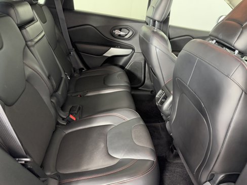 Used 2017 Jeep Cherokee Trailhawk w/ Cold Weather Group image 13