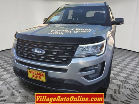 Used 2017 Ford Explorer XLT w/ Equipment Group 202A image 15