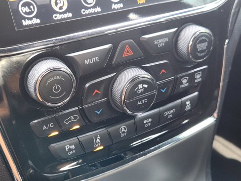 Used 2022 Jeep Grand Cherokee Laredo X image 23