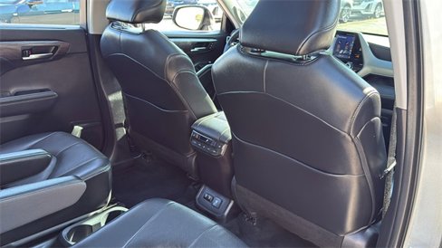 Used 2021 Toyota Highlander Platinum image 18