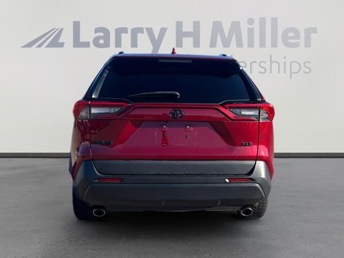 Used 2021 Toyota RAV4 XLE image 4