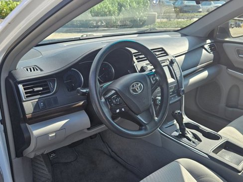Used 2016 Toyota Camry LE image 8
