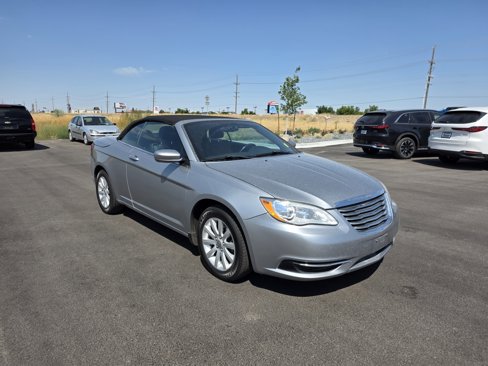 Used 2014 Chrysler 200 Touring image 3