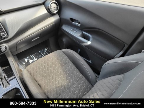 Used 2022 Nissan Kicks SV image 14