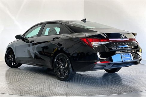 Used 2023 Hyundai Elantra SEL w/ Cargo Package image 12