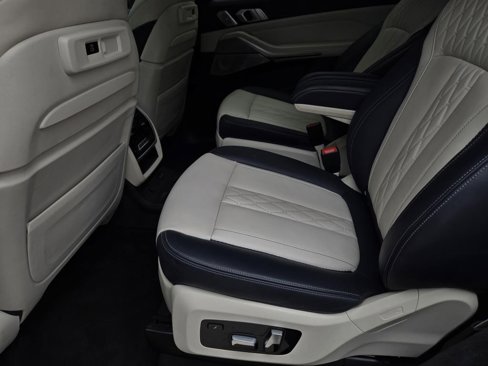 Used 2019 BMW X7 xDrive50i w/ Dynamic Handling Package image 15