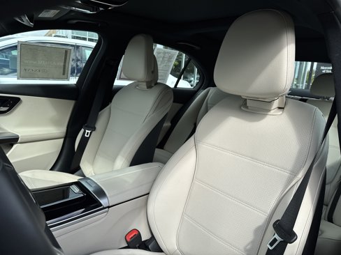 Used 2025 Mercedes-Benz C 300 4MATIC Sedan image 10