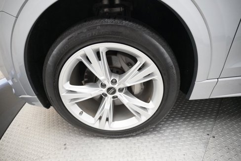 Used 2022 Audi Q8 Premium image 28