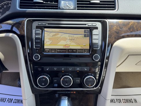 Used 2015 Volkswagen Passat TDI SEL Premium image 4