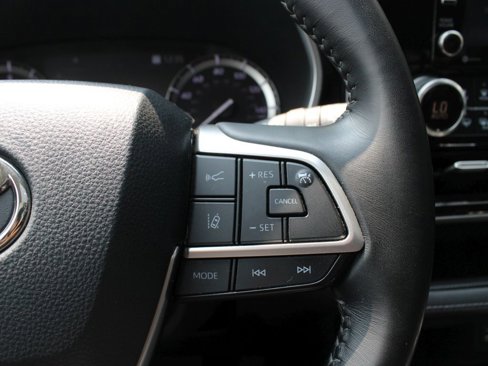 Used 2022 Toyota Highlander XLE image 15