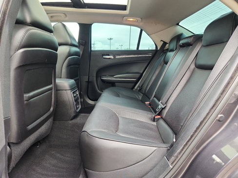 Used 2019 Chrysler 300 Limited image 17
