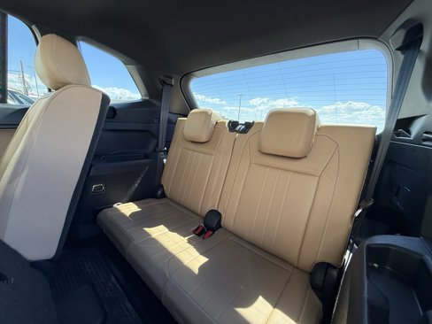 Used 2022 Volkswagen Tiguan SE w/ Panoramic Sunroof Package image 8