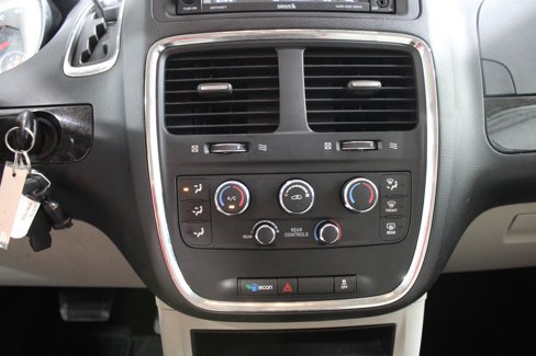 Used 2019 Dodge Grand Caravan SE w/ UConnect Hands-Free Group image 14