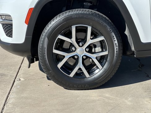 Used 2023 Jeep Grand Cherokee Limited image 31