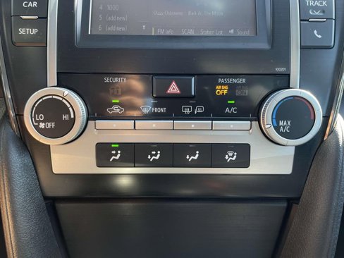 Used 2014 Toyota Camry image 18