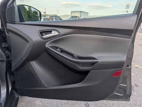 Used 2014 Ford Focus SE w/ SE Winter Package image 28