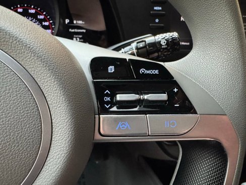 Used 2022 Hyundai Elantra SEL w/ Preferred Accessory Package image 11