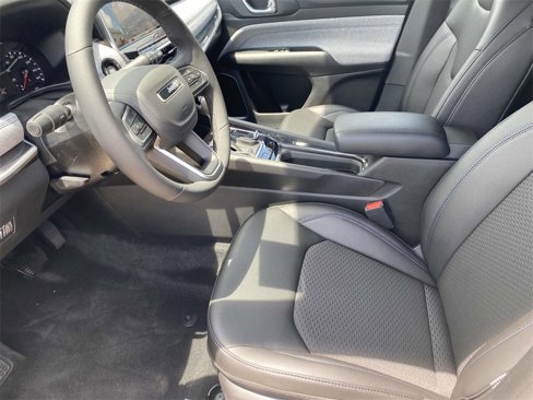 New 2025 Jeep Compass Latitude image 17