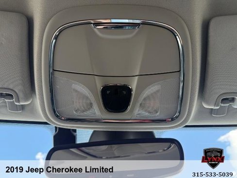 Used 2019 Jeep Cherokee Limited w/ Technology Group image 29