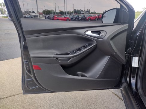 Used 2018 Ford Focus SE image 16