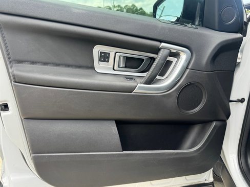 Used 2019 Land Rover Discovery Sport HSE image 11