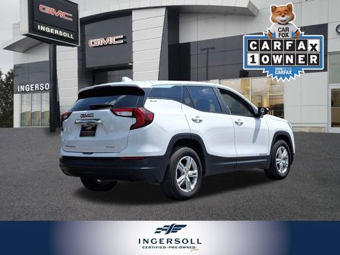 Used 2024 GMC Terrain SLE image 8