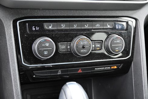 Used 2022 Volkswagen Atlas Cross Sport SE image 33