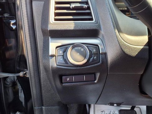 Used 2018 Ford Explorer XLT w/ Equipment Group 202A image 21