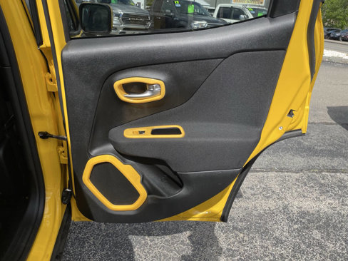 Used 2015 Jeep Renegade Latitude w/ Cold Weather Group II image 36