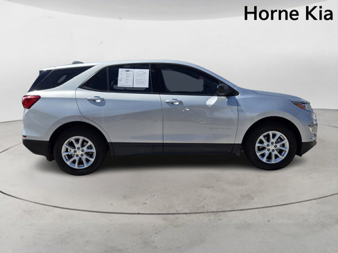 Used 2018 Chevrolet Equinox LS image 3