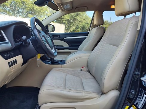 Used 2018 Toyota Highlander Plus image 29