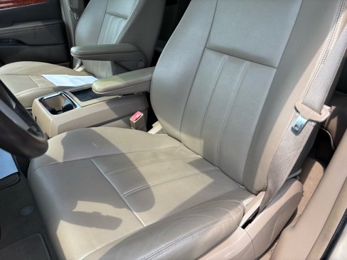 Used 2015 Chrysler Town & Country Touring image 12