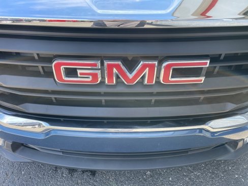 Used 2024 GMC Terrain SLE image 4