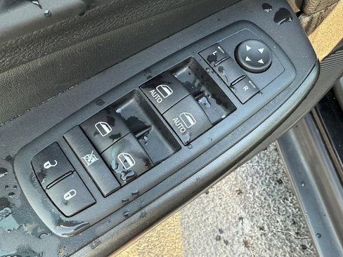 Used 2020 Jeep Cherokee Trailhawk image 16
