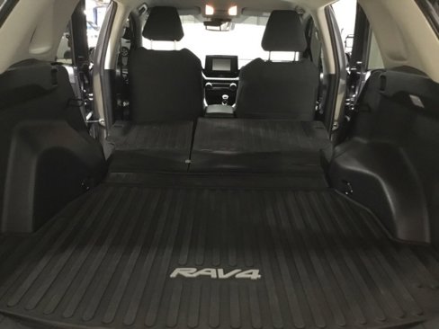 Used 2021 Toyota RAV4 LE image 44
