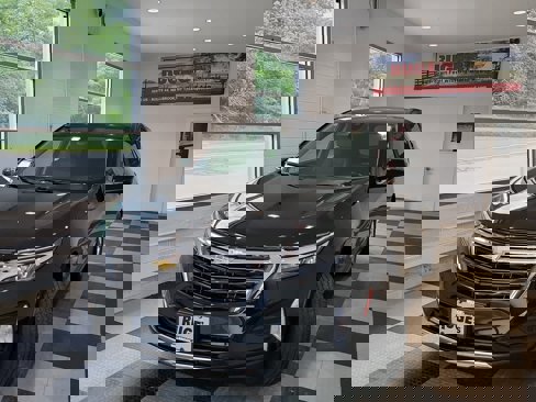 Used 2022 Chevrolet Equinox LT image 2