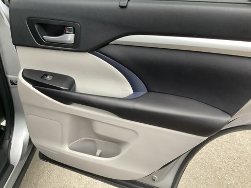 Used 2016 Toyota Highlander XLE image 18