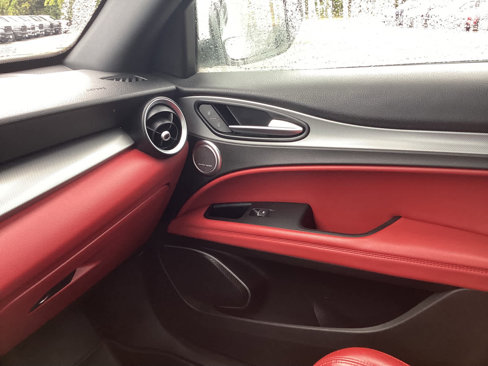 Used 2019 Alfa Romeo Stelvio Ti Sport w/ Quick Order Package 22S Sport image 33