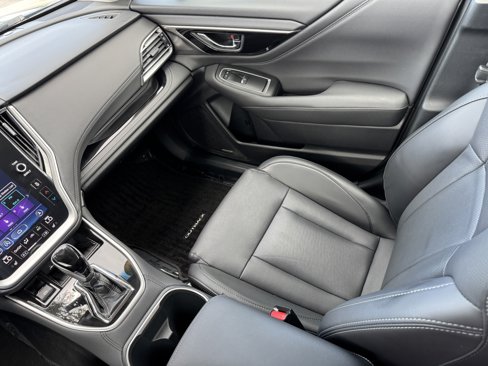 Used 2021 Subaru Outback Limited image 18