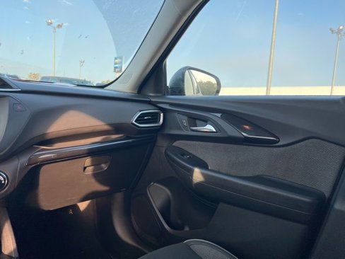 Used 2021 Chevrolet TrailBlazer LS image 29