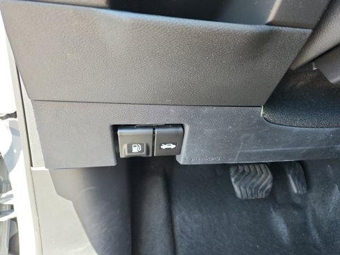 Used 2022 Nissan Kicks SV image 31