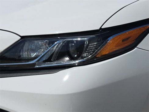 Used 2019 Toyota Camry SE image 4
