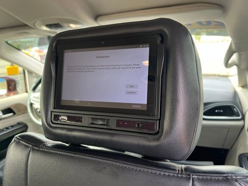 Used 2018 Chrysler Pacifica Touring-L w/ Tire & Wheel Group image 28