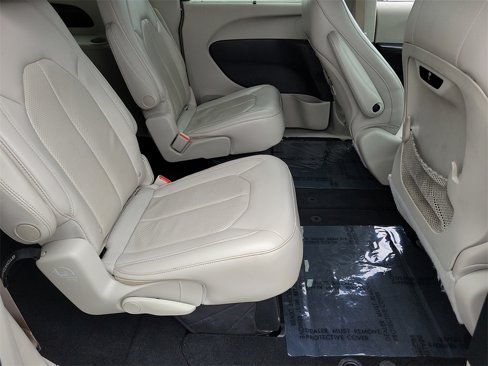 Used 2018 Chrysler Pacifica Touring-L w/ Advanced Safetytec Group image 23