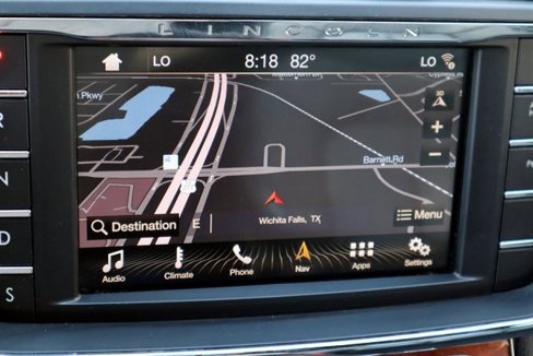 Used 2017 Lincoln Continental Select image 6