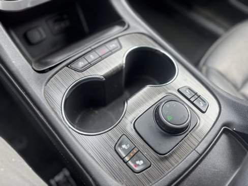 Used 2020 GMC Acadia SLT image 29